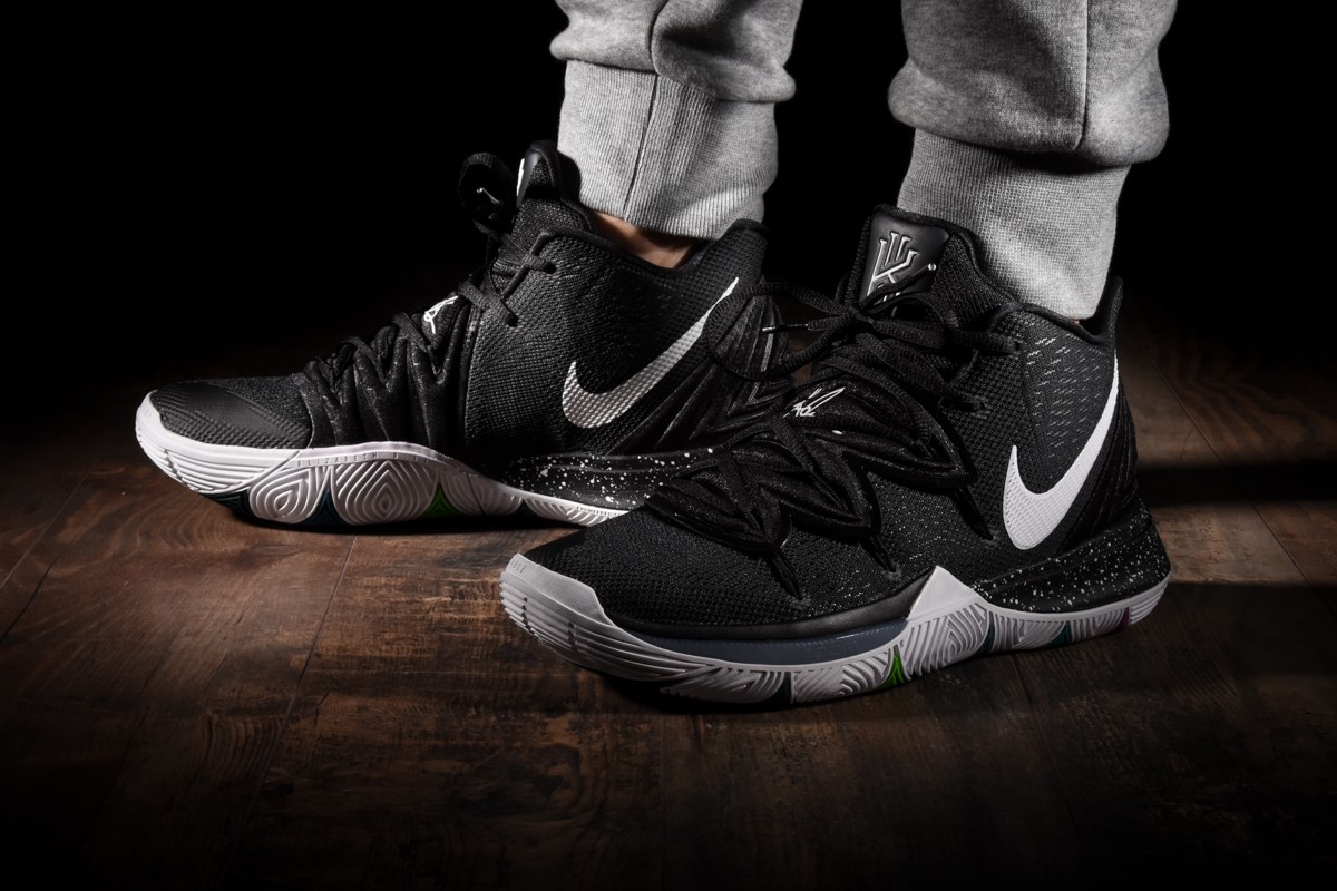 NIKE KYRIE 5 BLACK MAGIC MULTI COLOR