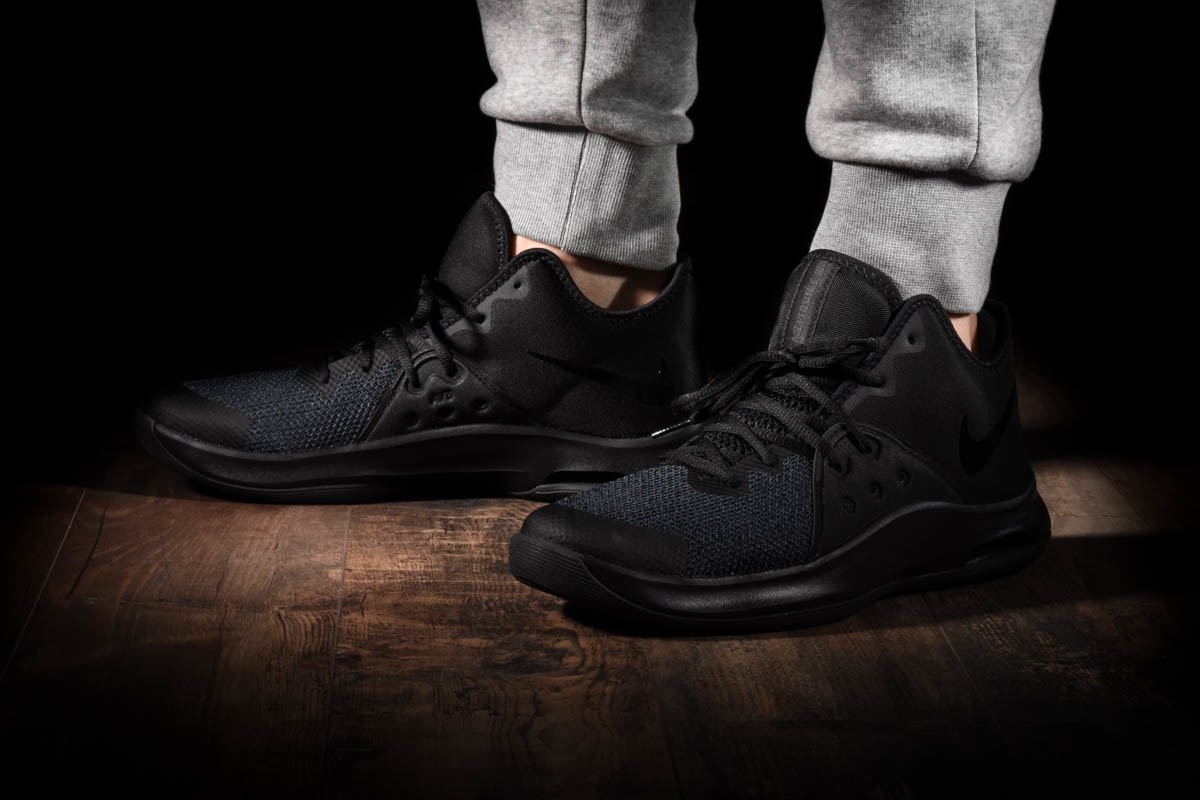 NIKE AIR VERSITILE III BLACKOUT