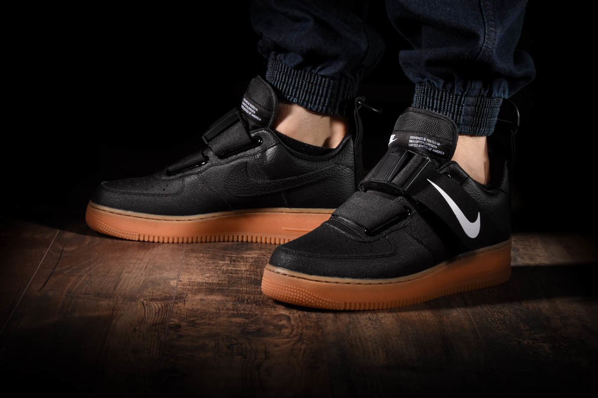 NIKE AIR FORCE 1 UTILITY BLACK