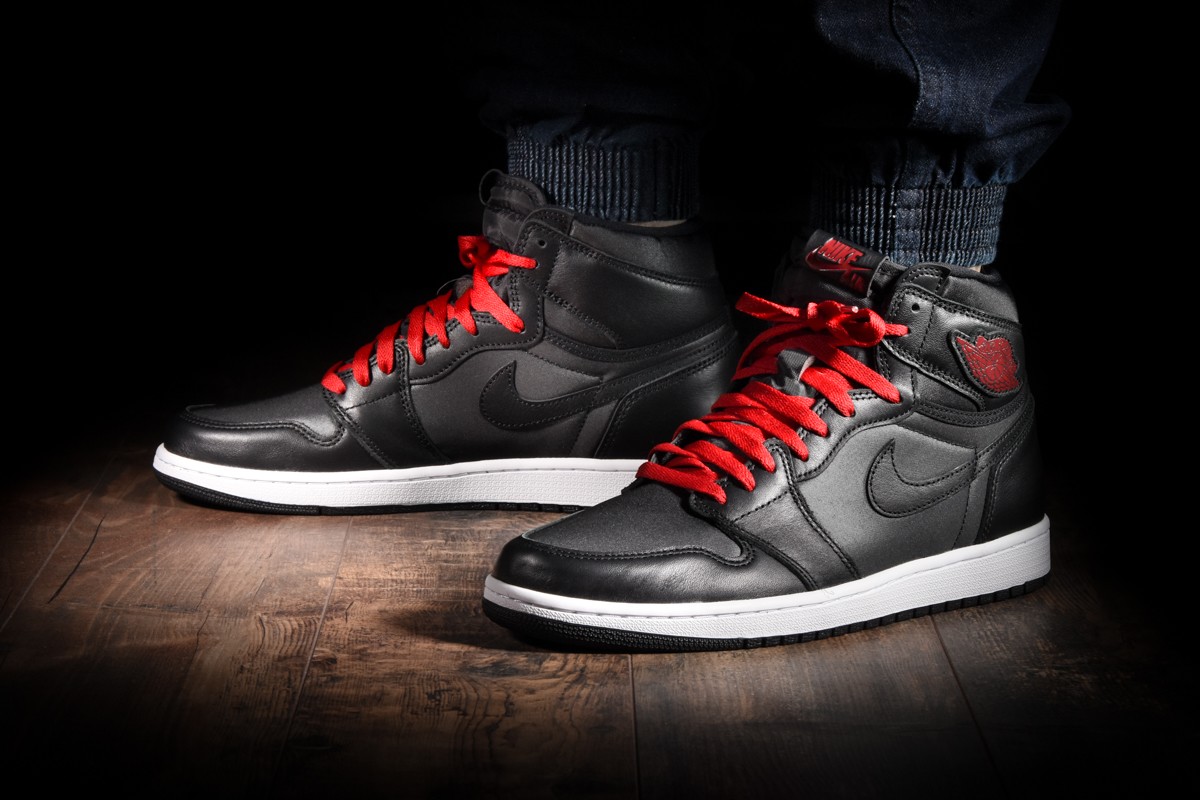 NIKE AIR JORDAN 1 RETRO HIGH OG BLACK SATIN