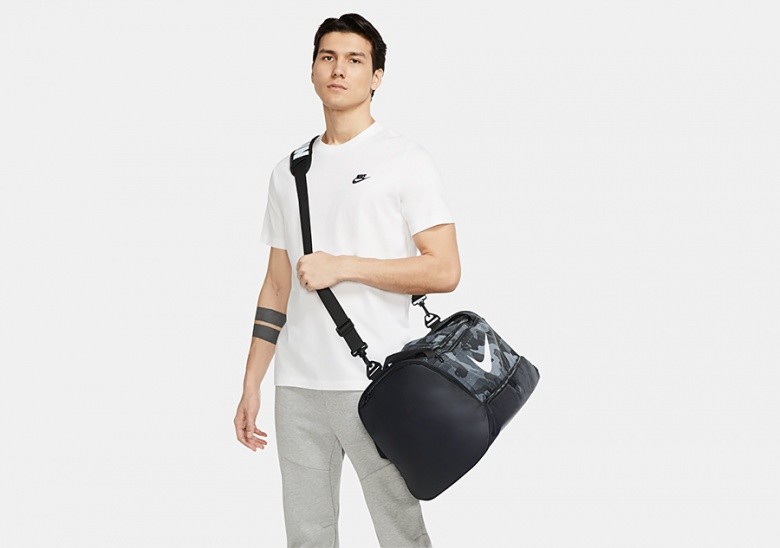 NIKE BRASILIA CAMO TRAINING DUFFEL BAG MEDIUM SMOKE GREY/