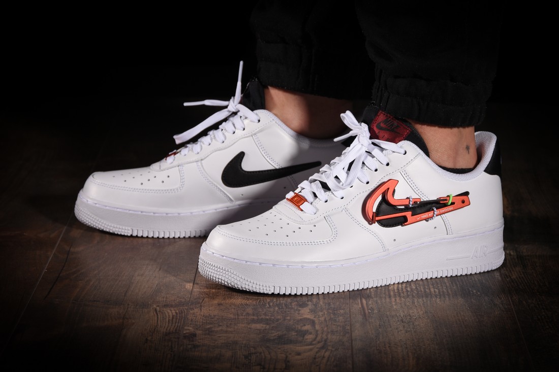 NIKE AIR FORCE 1 LOW PREMIUM CARABINER WHITE SWOOSH RED