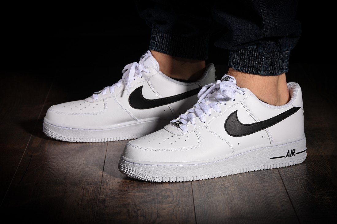 NIKE AIR FORCE 1 LOW '07 LV8 WHITE BLACK